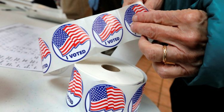 Juez derogó legislación que coloca a candidatos republicanos en primer lugar en papeleta electoral en Florida