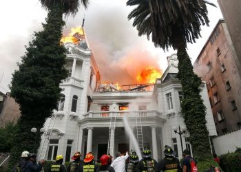 Entre marchas y destrucción chilenos solicitan la renuncia de Sebastián Piñera