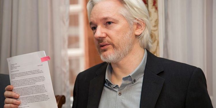 Abogados de Assange creen que no debe ser extraditado porque sus cargos son de ‘carácter político’
