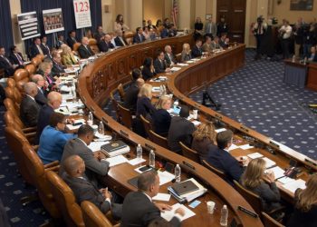 Comisión judicial de la Cámara Baja aprueba los dos cargos de juicio político contra Trump