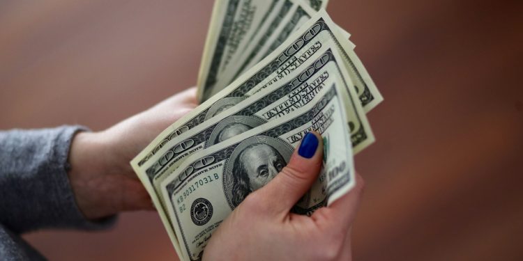 Aumento del salario mínimo a $15 por hora afectaría cuidado infantil en Florida