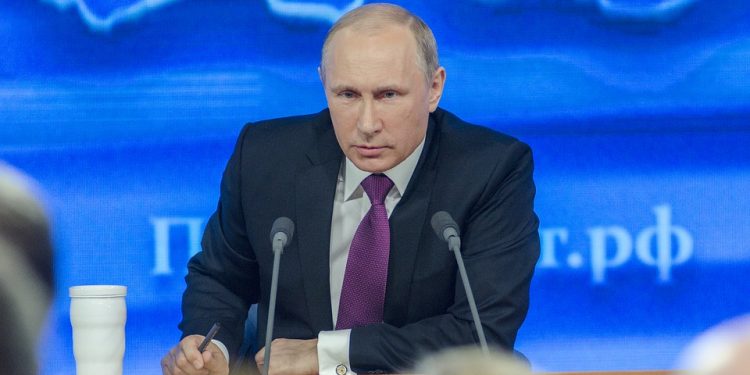 Juicio político a Donald Trump tiene poco fundamento, según Putin