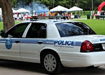Policías de Miami y el negocio sombrío con el que ganan cerca de $20 millones al año en sus horas libres