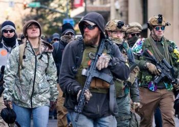 Miles de activistas, con rifles en mano, manifestaron a favor de las armas de fuego en Virginia