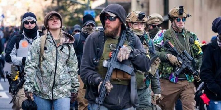 Miles de activistas, con rifles en mano, manifestaron a favor de las armas de fuego en Virginia