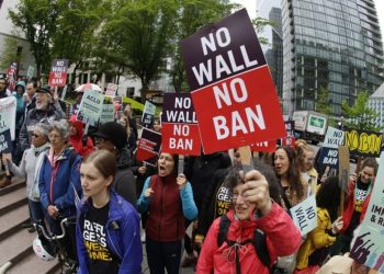 Gobierno de Trump evalúa extender lista de naciones bajo veto migratorio