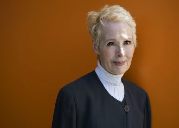 Mujer pide prueba de ADN de Trump por supuesta violación