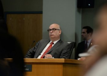 Emilio González será investigado por la Comisión de Miami tras su renuncia
