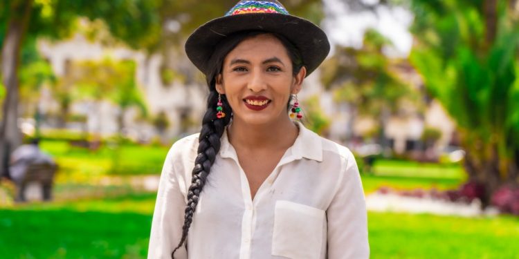 Candidata transexual indígena se postula a Congreso de Perú