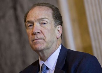 Bloomberg promete acabar la hostilidad de Trump contra latinos en EEUU