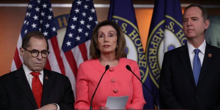 Pelosi anuncia a 7 «gestores» para iniciar el juicio político contra Trump