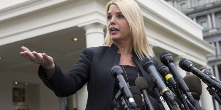 Ex fiscal general de Florida se une al equipo defensor de Trump en el Senado
