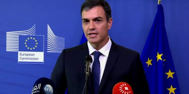Analistas aseguran que  Pedro Sánchez cometió un «error histórico» al no recibir a Guaido