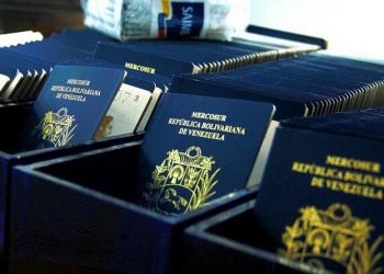 Venezuela: Trámite para sacar el pasaporte volvió a subir a $200 dólares