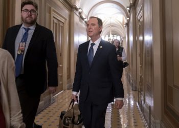 Desafío de demócratas: Recapitular y resumir pruebas en caso de impugnación a Trump