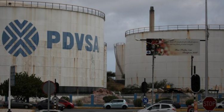 Reuters: Fuentes aseguran que socios de Pdvsa venden crudo venezolano a pesar de sanciones