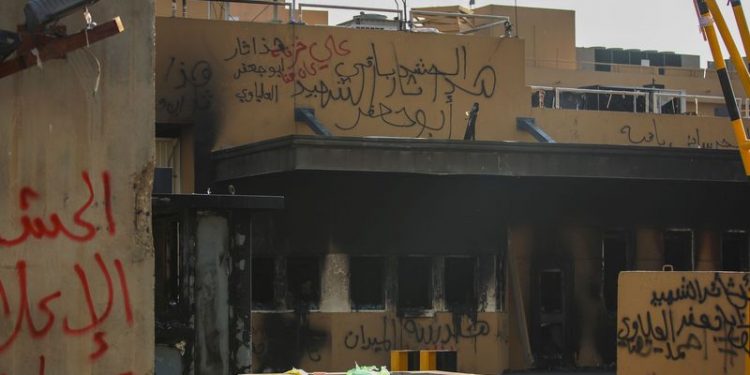 Tres cohetes impactaron cerca de la embajada de EEUU en Irak