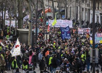 ¿Fracasa Macron como negociador de las pensiones en Francia?