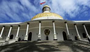 Alta tensión política en Venezuela genera sesiones de dos parlamentos
