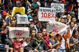 La clase media en AL: «cuesta abajo en su rodada», es probable que usted llegue pobre a su vejez