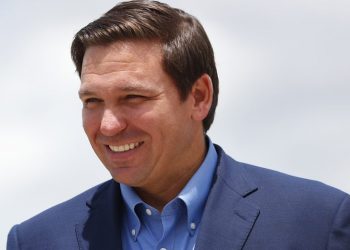 Corte Suprema de Florida apoya al gobernador DeSantis en relación con los derechos de los votantes delincuentes