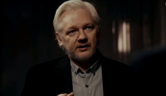 Reino Unido evalúa posible extradición de Julian Assange a EEUU