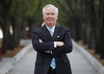 Ex alcalde de Tampa dio su apoyo a Mike Bloomberg para presidente