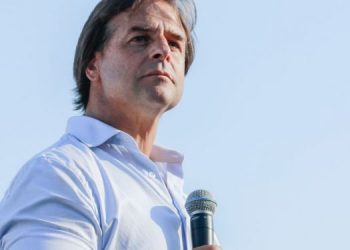 AP: Luis Lacalle Pou lleva a Uruguay hacia la derecha
