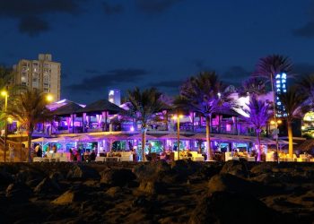 Alcalde de Miami Beach propuso cerrar bares más temprano en vacaciones de primavera