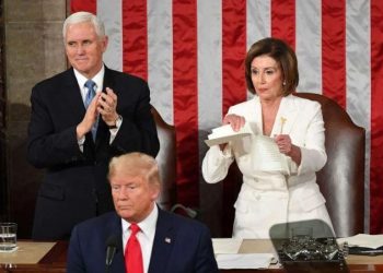 Nancy Pelosi enfrentará cargos de ética por romper discurso de Trump