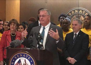 Soluciones para la calidad del agua en Florida buscan legisladores de Lake Okeechobee