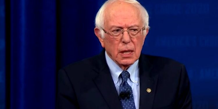 Sanders y Bloomberg intercambian insultos en campaña demócrata por la Casa Blanca