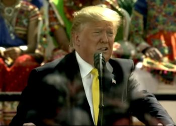 Trump asegura que mercados financieros se desplomarán si es derrotado en noviembre