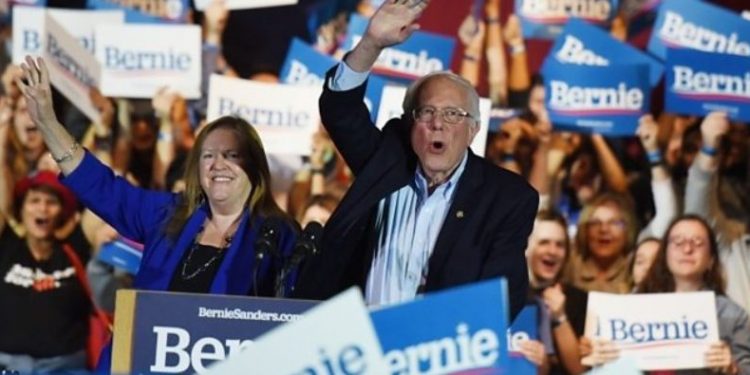 AP: Campaña de Bernie Sanders se parece a la de Donald Trump en 2016
