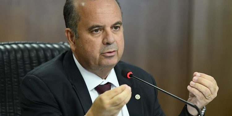 Bolsonaro cambia ministros con miras a las reformas parlamentarias