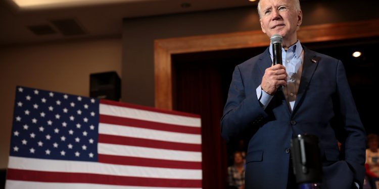 Biden gana apoyo de tres ex rivales y Sanders pierde impulso por división en su equipo de campaña