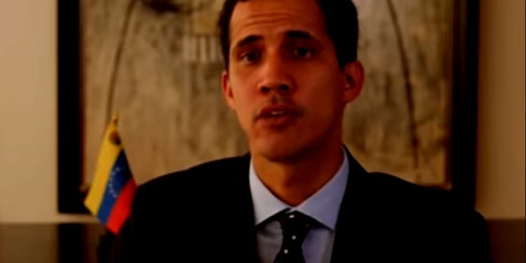 Guaidó responsabiliza al régimen de Maduro del robo de petróleo a través de un plan de intercambio por alimentos