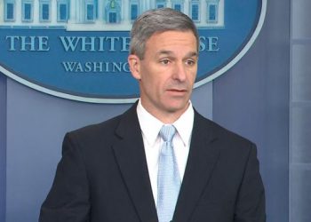 Juez invalidó nombramiento de Ken Cuccinelli como jefe de USCIS