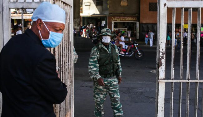 Entre detenciones, accesos restringidos, falta de materiales y 36 casos confirmados, se desarrolla coronavirus en Venezuela