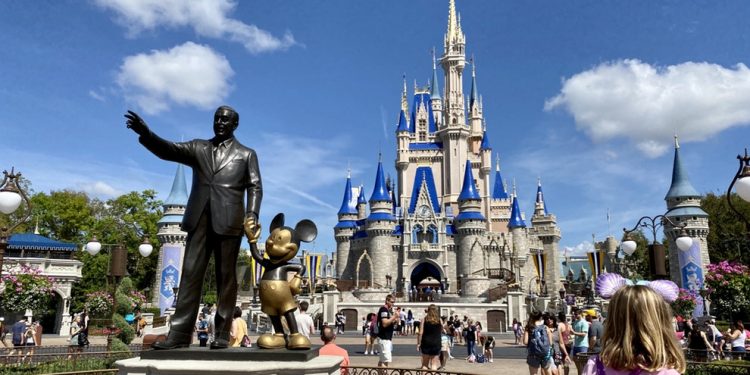 Disney World suspendió a 43.000 empleados sin sueldo por crisis de coronavirus