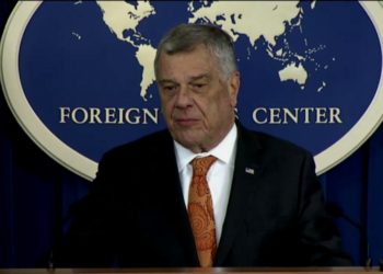 Michael Kozak afirma que las sanciones son solo para Maduro y su entorno