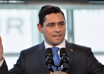 Carlos Vecchio: «O Maduro negocia su salida, o alguien lo hará por él»