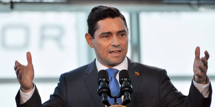 Carlos Vecchio: «O Maduro negocia su salida, o alguien lo hará por él»