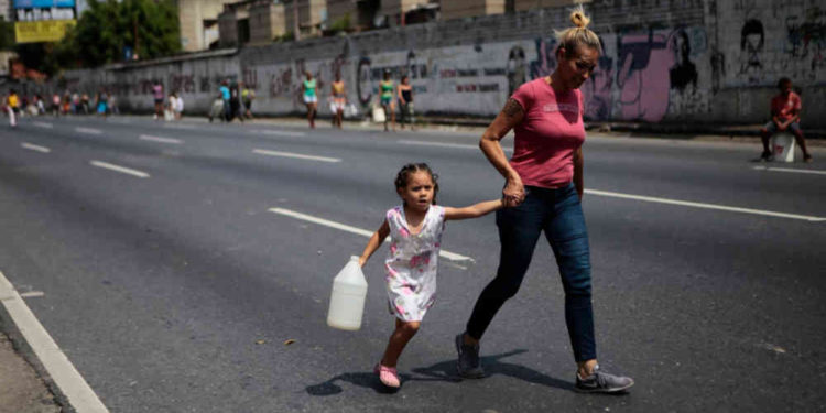 ¡Las locuras de la dictadura en Venezuela! ¿Clases por internet sin electricidad ni conexión?