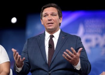Ron DeSantis nombró a Renatha Francis y John Couriel como magistrados de la Corte Suprema de Florida