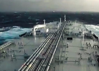 Publican imágenes que muestra cubierta del primer petrolero iraní que transporta combustible a Venezuela
