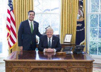 Senado confirma a John Ratcliffe como el principal funcionario de inteligencia de Trump