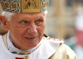 Benedicto XVI arremetió contra el matrimonio gay y «el credo del anticristo»