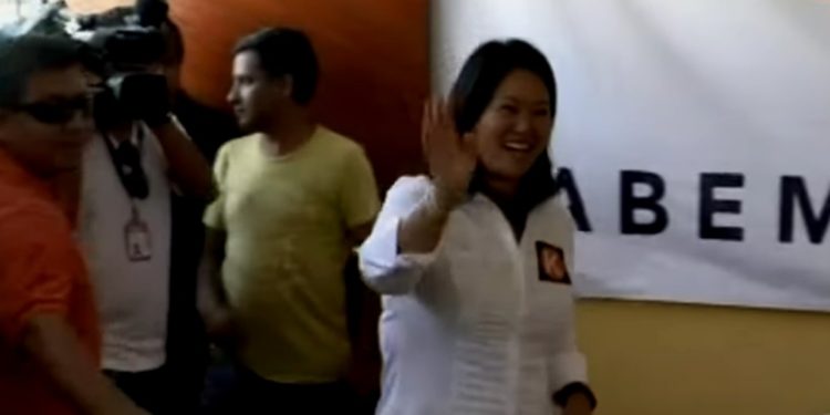 Tribunal en Perú ordena libertad con restricciones a excandidata presidencial Keiko Fujimori