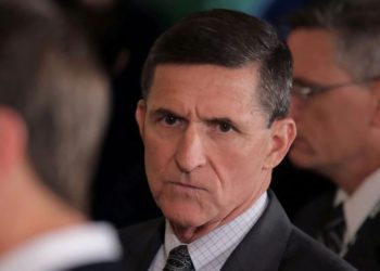 Juez suspende decisión del Gobierno de Trump de retirar los cargos contra Michael Flynn